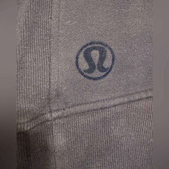 Lululemon funnel neck sweatshirt. Dark blue, size 6. Front pocket & thumb holes - Picture 6 of 6